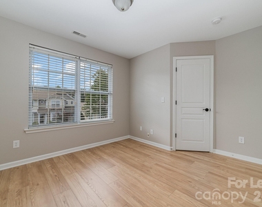 825 Gentlewinds Court - Photo Thumbnail 11