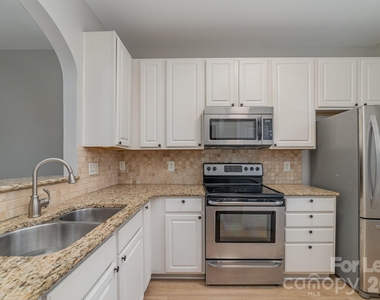 825 Gentlewinds Court - Photo Thumbnail 8