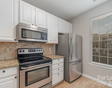 825 Gentlewinds Court - Photo Thumbnail 9