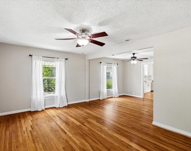 4708 Calmont Avenue - Photo Thumbnail 6