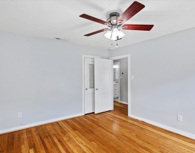 4708 Calmont Avenue - Photo Thumbnail 14