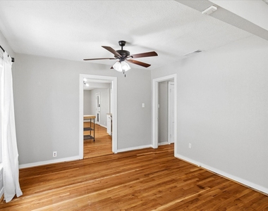 4708 Calmont Avenue - Photo Thumbnail 12