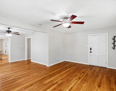 4708 Calmont Avenue - Photo Thumbnail 11