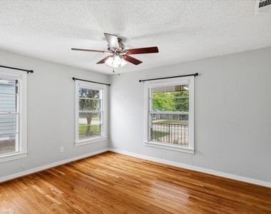 4708 Calmont Avenue - Photo Thumbnail 13