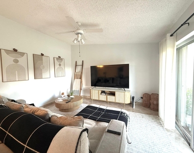 15860 Laurel Oak Circle - Photo Thumbnail 12