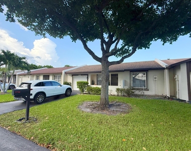 15860 Laurel Oak Circle - Photo Thumbnail 2