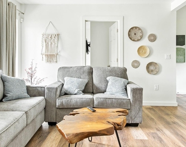 2321 Muret Street - Photo Thumbnail 5
