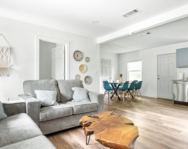 2321 Muret Street - Photo Thumbnail 4