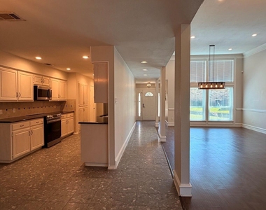 2024 N Saint Andrews Court - Photo Thumbnail 7