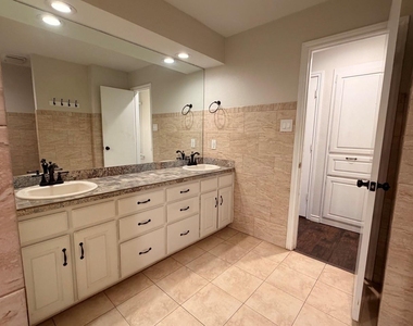 2024 N Saint Andrews Court - Photo Thumbnail 18