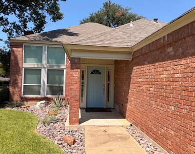2024 N Saint Andrews Court - Photo Thumbnail 2