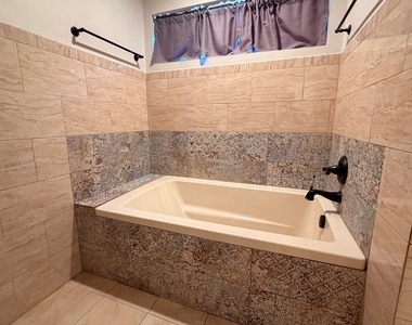 2024 N Saint Andrews Court - Photo Thumbnail 17
