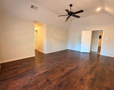 2024 N Saint Andrews Court - Photo Thumbnail 15