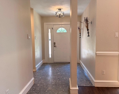 2024 N Saint Andrews Court - Photo Thumbnail 4