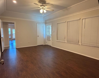 2024 N Saint Andrews Court - Photo Thumbnail 12