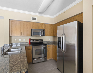 6450 Emerald Dunes Drive - Photo Thumbnail 7