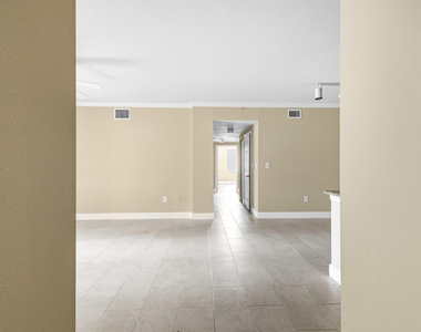 6450 Emerald Dunes Drive - Photo Thumbnail 6