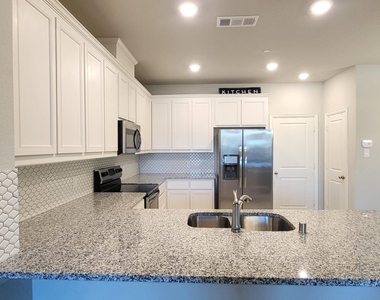 829 Ben Lane - Photo Thumbnail 6