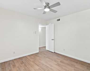 15151 Berry Trail - Photo Thumbnail 11
