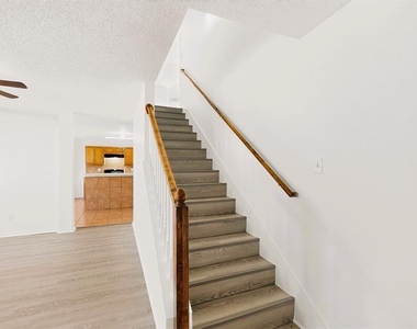 9073 Stillwater Trail - Photo Thumbnail 11
