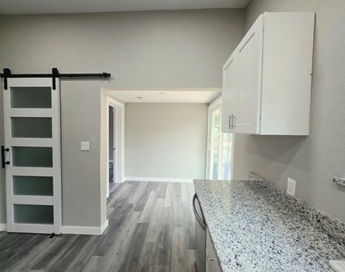 223 E Shreveport Street - Photo Thumbnail 9