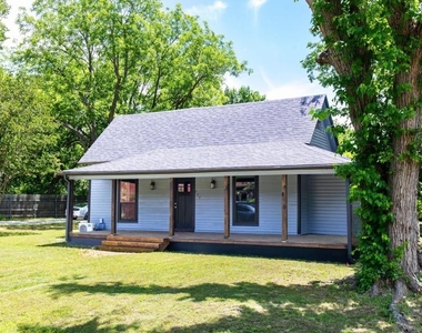 223 E Shreveport Street - Photo Thumbnail 1