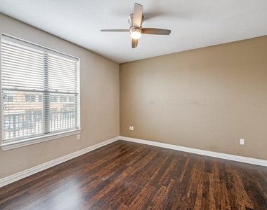 2500 King Arthur Boulevard - Photo Thumbnail 6