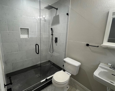 817 W Barron Avenue - Photo Thumbnail 9
