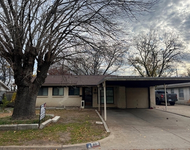 817 W Barron Avenue - Photo Thumbnail 6