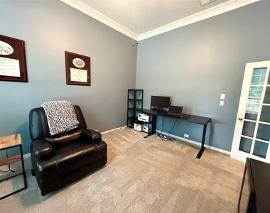 6852 Seacoast Drive - Photo Thumbnail 2