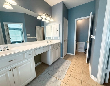 6852 Seacoast Drive - Photo Thumbnail 13