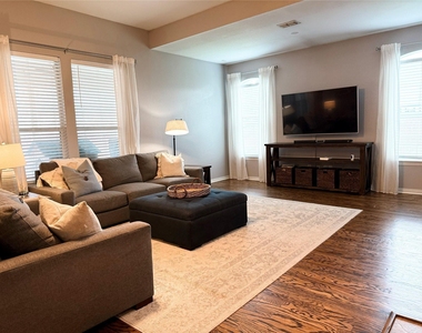 6852 Seacoast Drive - Photo Thumbnail 7
