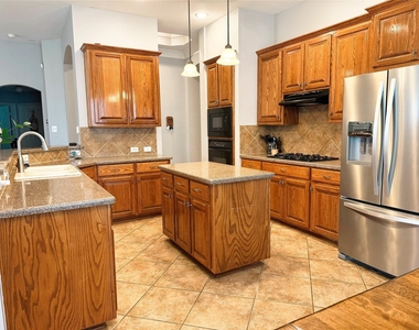 6852 Seacoast Drive - Photo Thumbnail 8