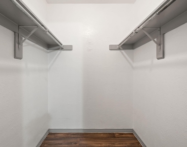 1108 N Elm Street - Photo Thumbnail 22