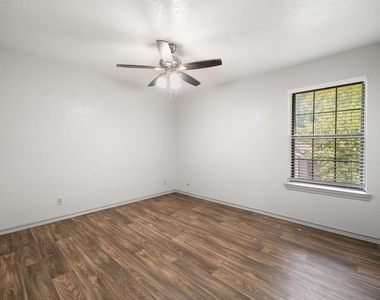 1108 N Elm Street - Photo Thumbnail 16