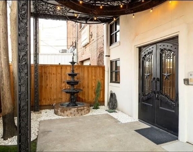 115 E Moore Avenue - Photo Thumbnail 1