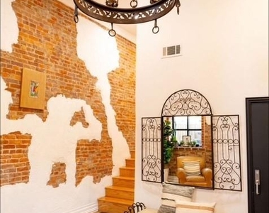 115 E Moore Avenue - Photo Thumbnail 2