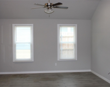 1009 E Cannon Street - Photo Thumbnail 9
