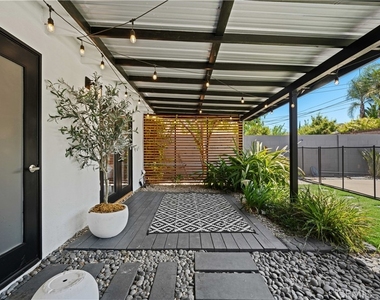 6709 Sheltondale Avenue - Photo Thumbnail 25