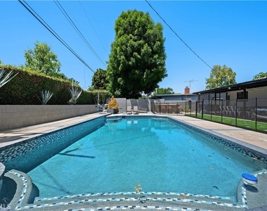6709 Sheltondale Avenue - Photo Thumbnail 27