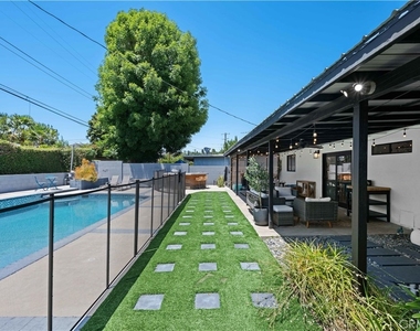 6709 Sheltondale Avenue - Photo Thumbnail 22