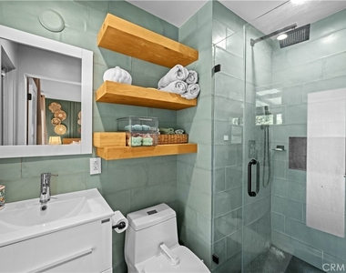 6709 Sheltondale Avenue - Photo Thumbnail 20