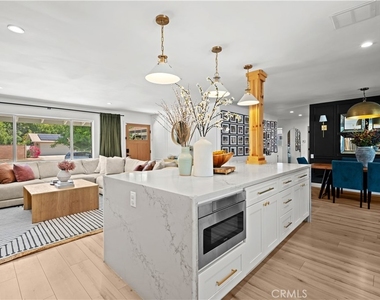 6709 Sheltondale Avenue - Photo Thumbnail 2