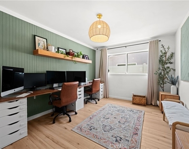 6709 Sheltondale Avenue - Photo Thumbnail 15