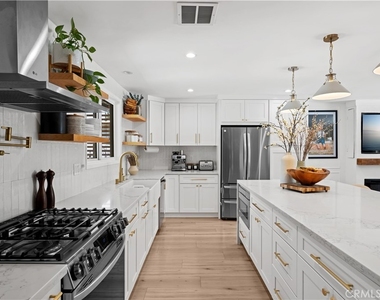 6709 Sheltondale Avenue - Photo Thumbnail 5