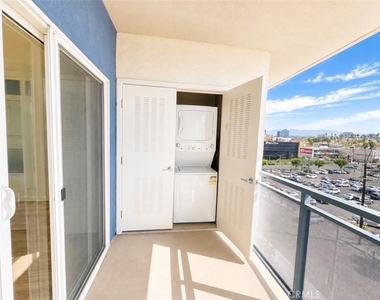 1025 S Berendo Street - Photo Thumbnail 18