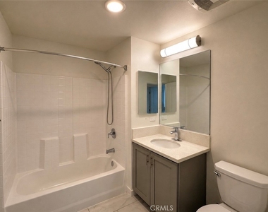 1025 S Berendo Street - Photo Thumbnail 16