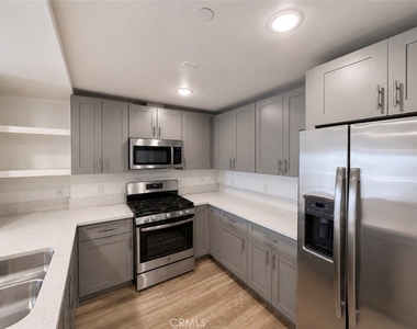 1025 S Berendo Street - Photo Thumbnail 3