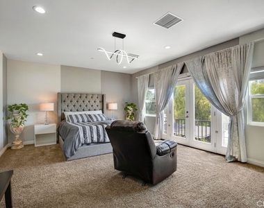 9304 Franklin Street - Photo Thumbnail 14
