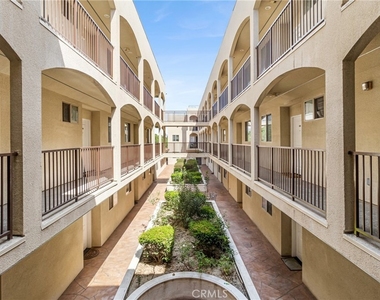 15435 Vanowen Street - Photo Thumbnail 2